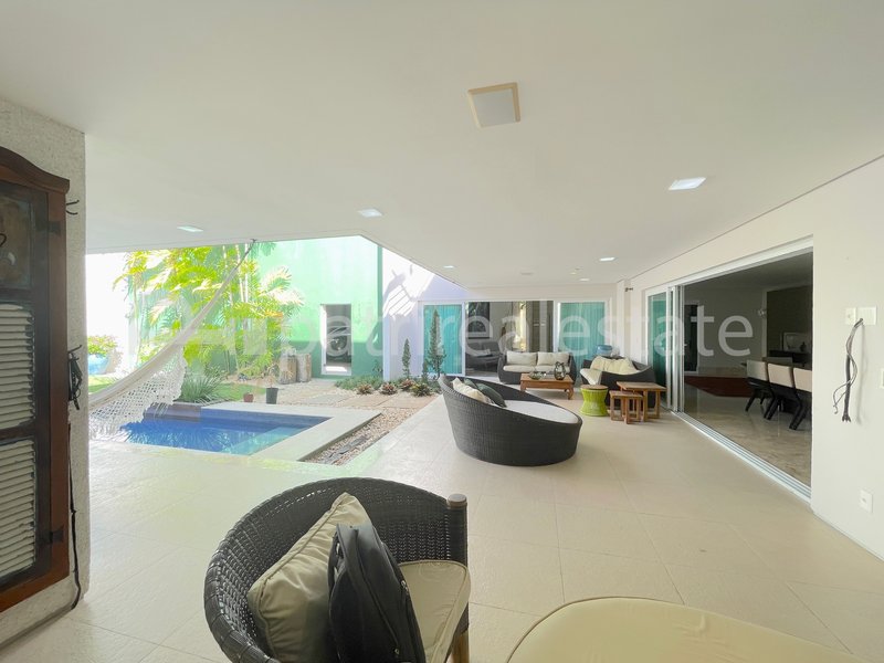 Casa 740 m² em terreno de 1089 m² com 6 suítes 11 WC e 10 vagas - Alphaville Eusebio – CE Avenida Nova do Contorno Eusébio - 