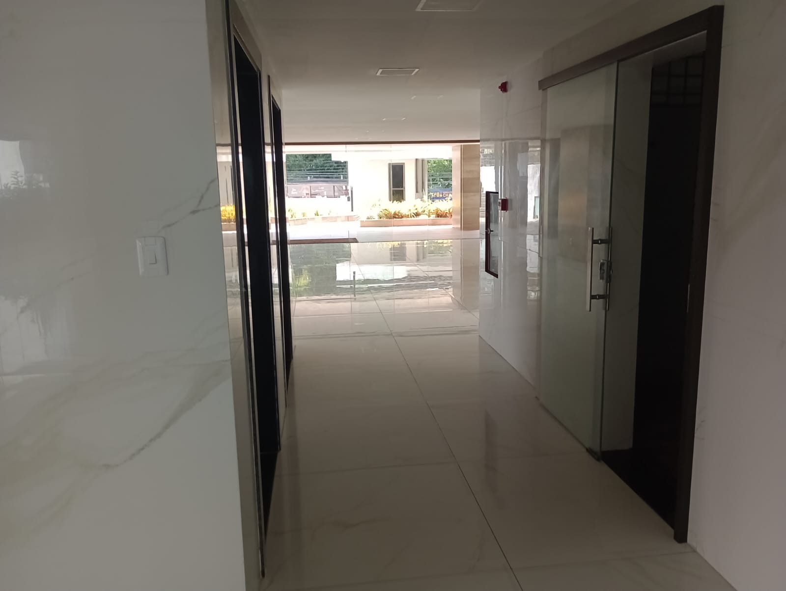 APARTAMENTO 2 QUARTOS 2 SU&Iacute;TES VARANDA DEPEND&Ecirc;NCIA 2 GARAGENS PISCINA ELEVADORES &Agrave; VENDA! Avenida Paulo VI Salvador - 