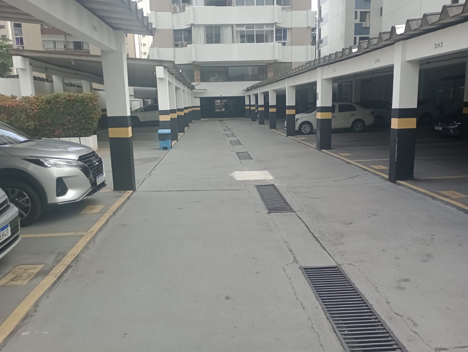 APARTAMENTO 2 QUARTOS 2 SU&Iacute;TES VARANDA DEPEND&Ecirc;NCIA 2 GARAGENS PISCINA ELEVADORES &Agrave; VENDA! Avenida Paulo VI Salvador - 