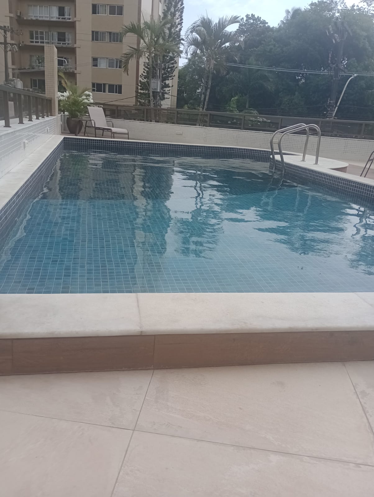 APARTAMENTO 2 QUARTOS 2 SU&Iacute;TES VARANDA DEPEND&Ecirc;NCIA 2 GARAGENS PISCINA ELEVADORES &Agrave; VENDA! Avenida Paulo VI Salvador - 