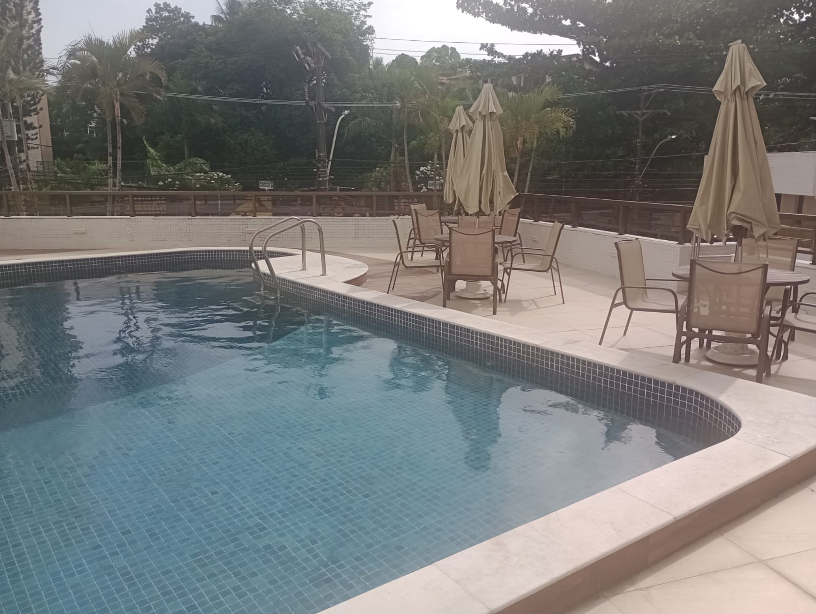 APARTAMENTO 2 QUARTOS 2 SU&Iacute;TES VARANDA DEPEND&Ecirc;NCIA 2 GARAGENS PISCINA ELEVADORES &Agrave; VENDA! Avenida Paulo VI Salvador - 