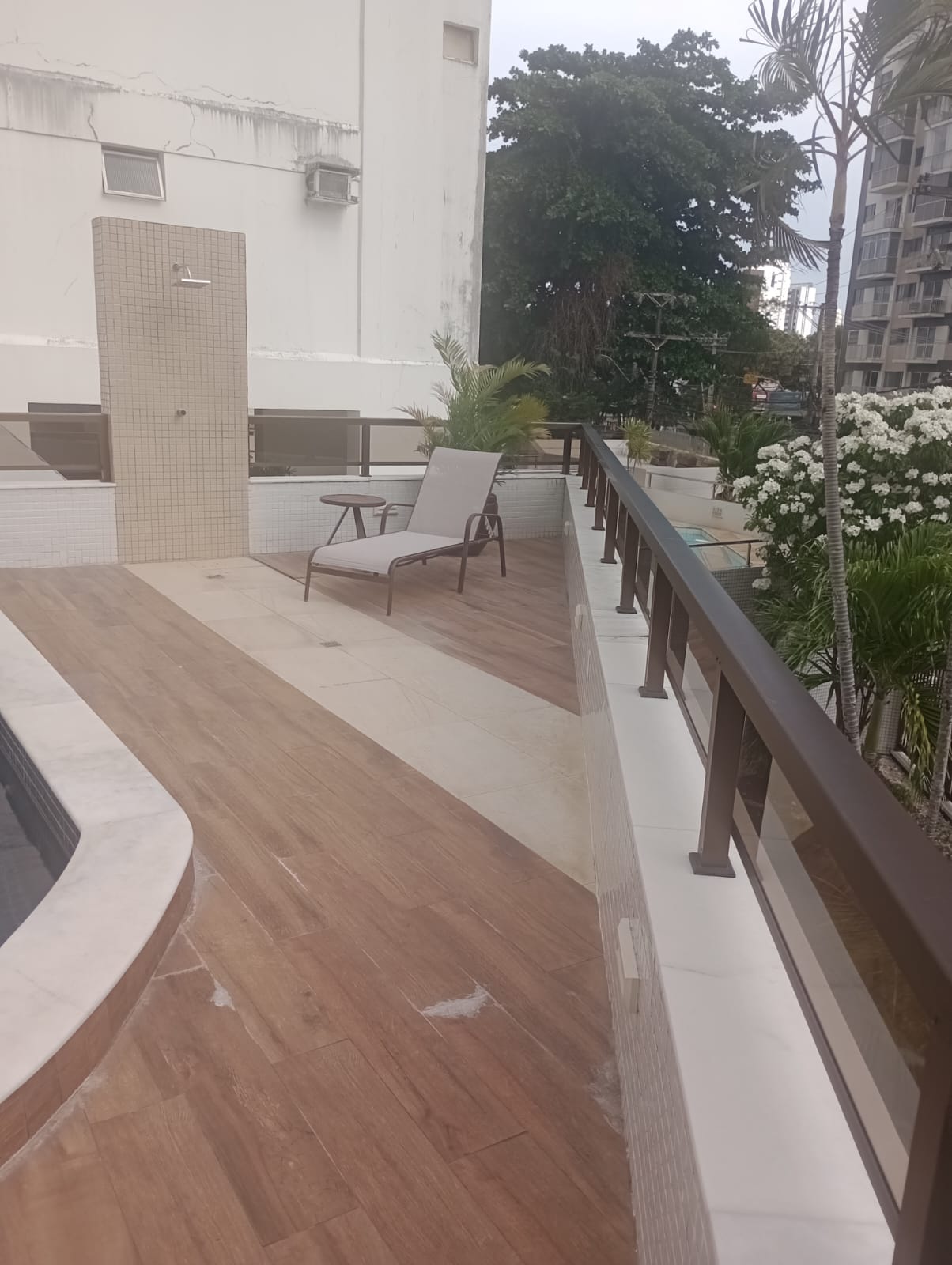 APARTAMENTO 2 QUARTOS 2 SU&Iacute;TES VARANDA DEPEND&Ecirc;NCIA 2 GARAGENS PISCINA ELEVADORES &Agrave; VENDA! Avenida Paulo VI Salvador - 