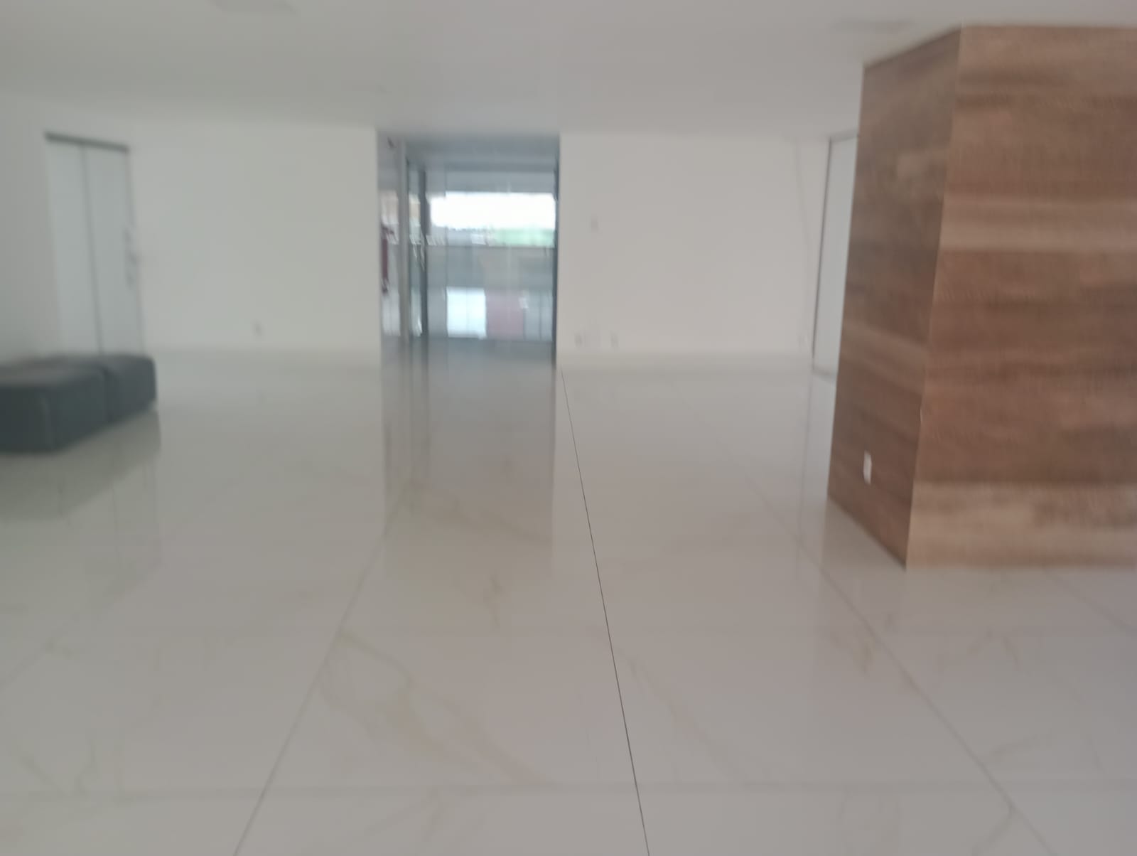 APARTAMENTO 2 QUARTOS 2 SU&Iacute;TES VARANDA DEPEND&Ecirc;NCIA 2 GARAGENS PISCINA ELEVADORES &Agrave; VENDA! Avenida Paulo VI Salvador - 