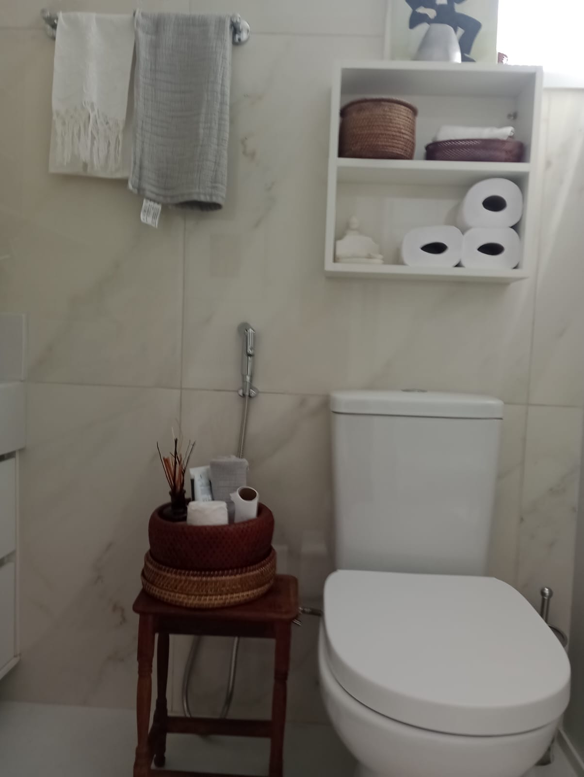 APARTAMENTO 2 QUARTOS 2 SU&Iacute;TES VARANDA DEPEND&Ecirc;NCIA 2 GARAGENS PISCINA ELEVADORES &Agrave; VENDA! Avenida Paulo VI Salvador - 