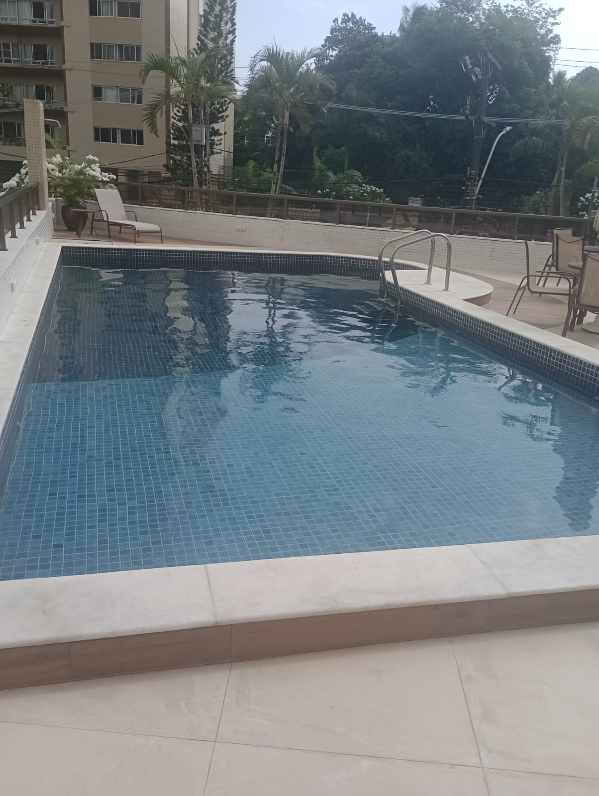 APARTAMENTO 2 QUARTOS 2 SU&Iacute;TES VARANDA DEPEND&Ecirc;NCIA 2 GARAGENS PISCINA ELEVADORES &Agrave; VENDA! Avenida Paulo VI Salvador - 