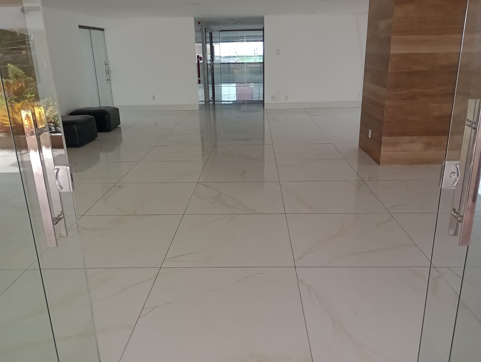 APARTAMENTO 2 QUARTOS 2 SU&Iacute;TES VARANDA DEPEND&Ecirc;NCIA 2 GARAGENS PISCINA ELEVADORES &Agrave; VENDA! Avenida Paulo VI Salvador - 