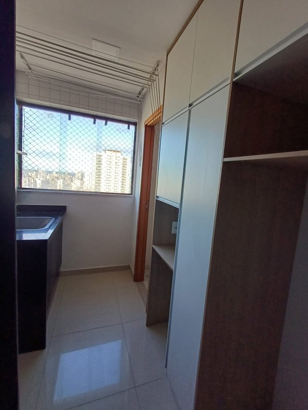 80m². 3 quartos(1 ste com closet). 2 vagas de garagem cobertas e livres. Bwc social Rua Manoel Bernardes Recife - 