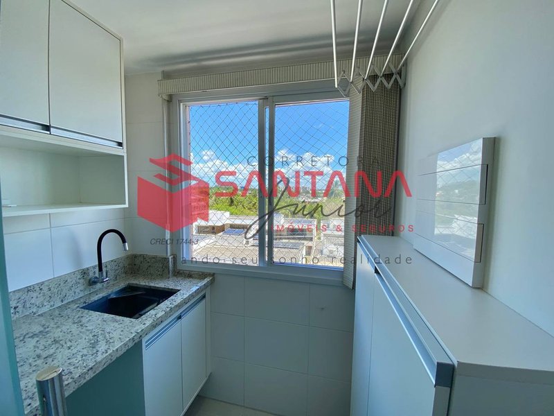 Apartamento semi mobiliado em Buraquinho. (INDISPONÍVEL) Rua Júlio M dos Santos Lauro de Freitas - 