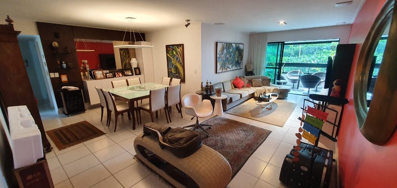 4 quartos (3 suítes) mais dependência completa de empregada. 170 m². 3 garagens. Nascente Rua Setúbal Recife - 
