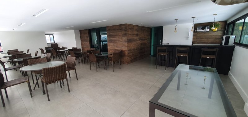 4 quartos (3 suítes) mais dependência completa de empregada. 170 m². 3 garagens. Nascente Rua Setúbal Recife - 