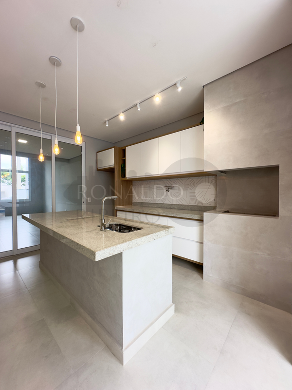 Casa em Condomínio Fechado em Boituva, com 3 Suítes, Ambientes Integrados e Área Gourmet - Boituva - 