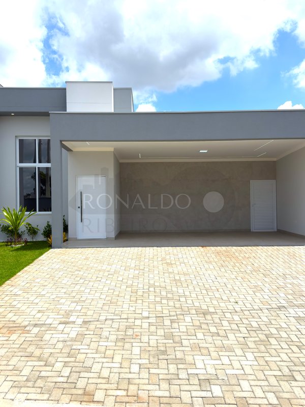Casa em Condomínio Fechado em Boituva, com 3 Suítes, Ambientes Integrados e Área Gourmet - Boituva - 