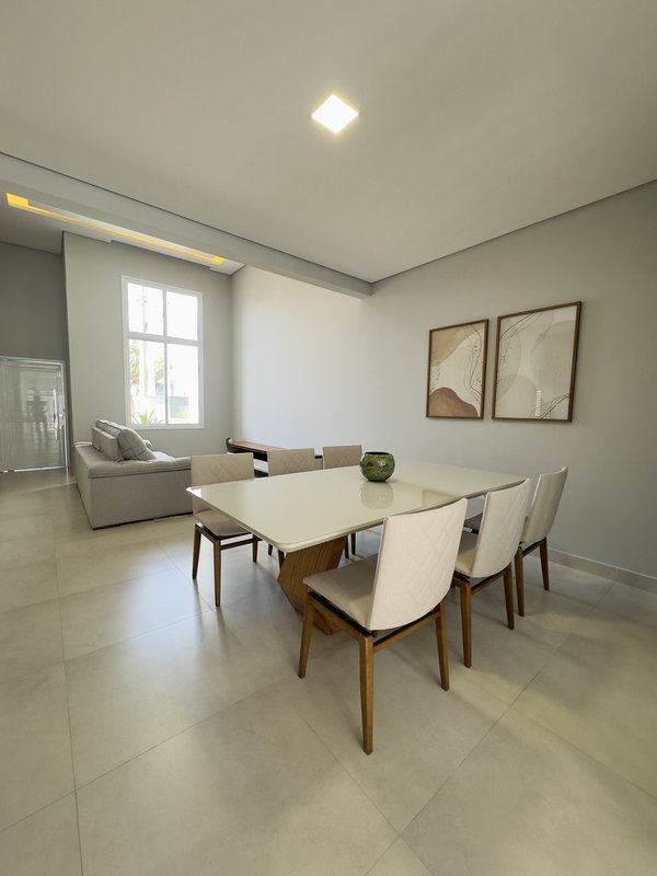 Casa em Condomínio Fechado em Boituva, com 3 Suítes, Ambientes Integrados e Área Gourmet - Boituva - 