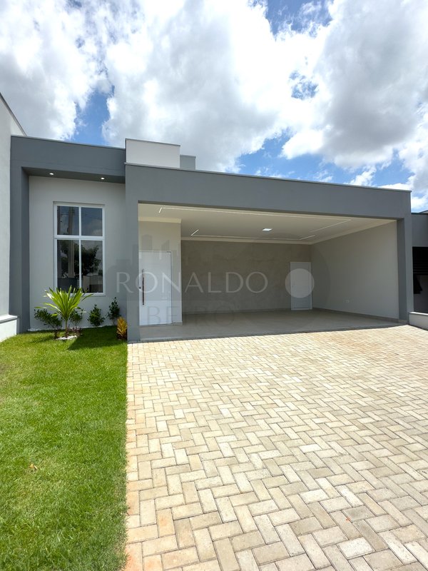 Casa em Condomínio Fechado em Boituva, com 3 Suítes, Ambientes Integrados e Área Gourmet - Boituva - 