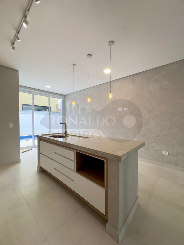 Casa em Condomínio Fechado em Boituva, com 3 Suítes, Ambientes Integrados e Área Gourmet - Boituva - 