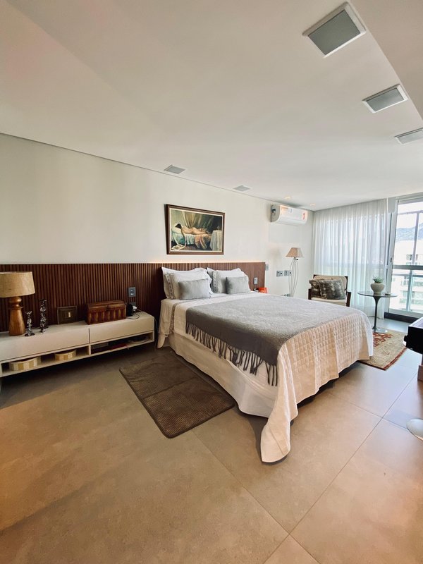 Espetacular cobertura linear com 250 metros quadrados no Condomínio Saint Martin - Rio de Janeiro - 