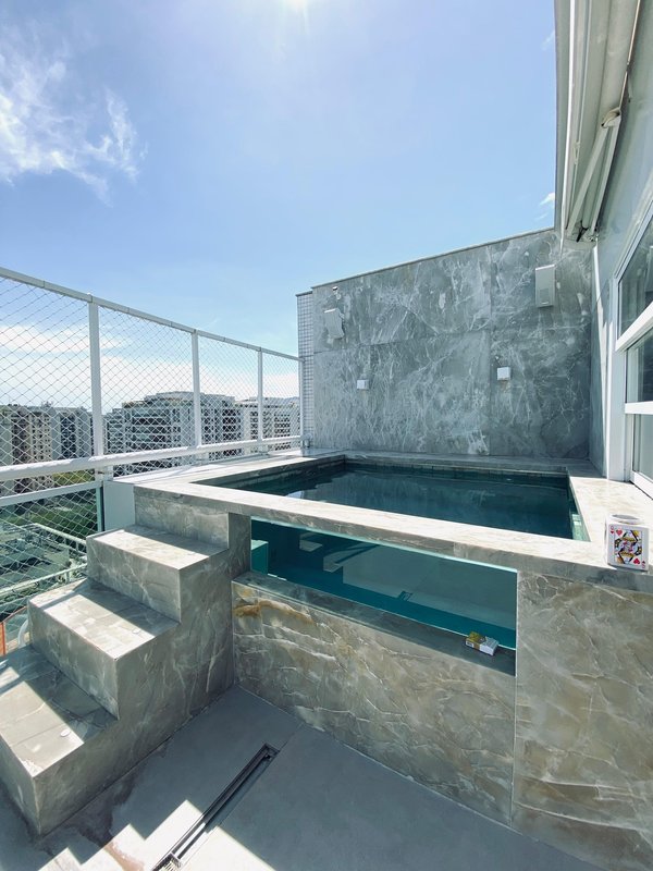Espetacular cobertura linear com 250 metros quadrados no Condomínio Saint Martin - Rio de Janeiro - 